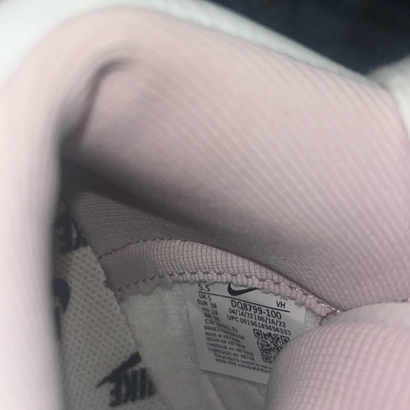 ~Brand New~ *Never Worn* Nike Dunk High 1985 'Barely Rose' - Picture 6 of 6